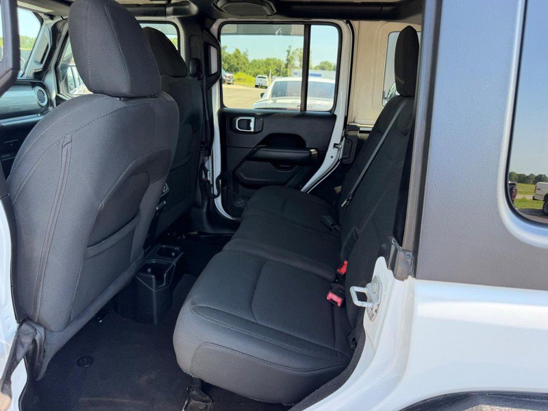 Used 2019 Jeep Wrangler Unlimited Sahara AWD/4WD image 9