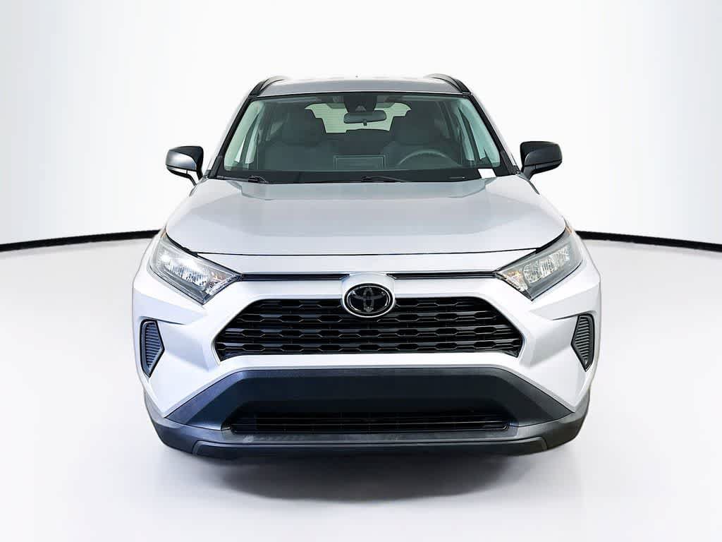 Used 2019 Toyota RAV4 LE FWD image 6
