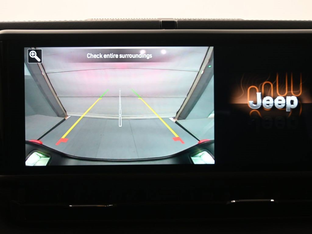 Used 2025 Jeep Gladiator Mojave w/ Convenience Group image 32