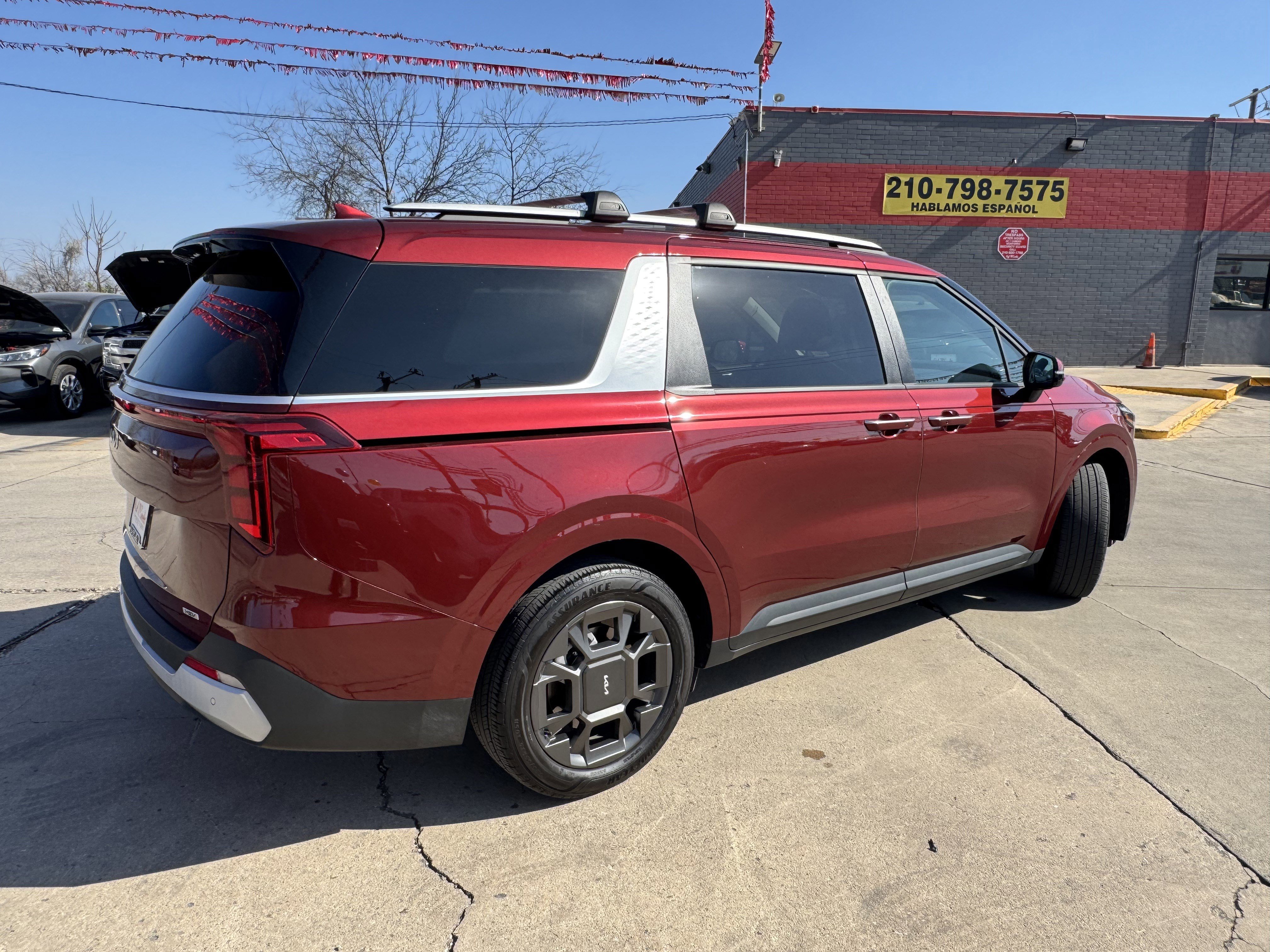 Used 2025 Kia Carnival EX image 4