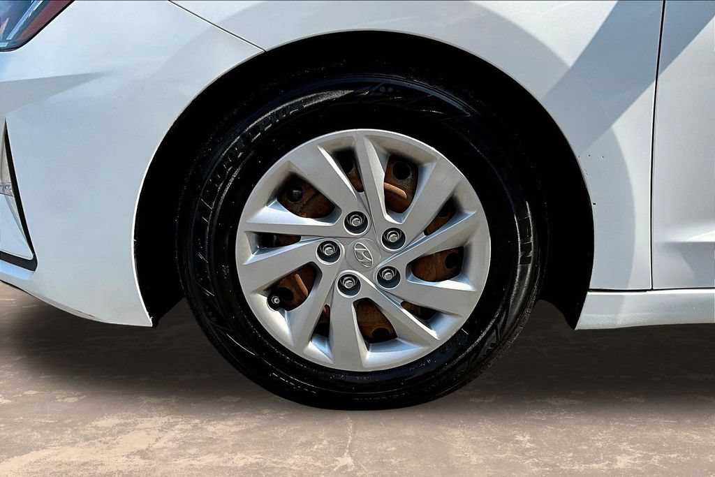 Used 2019 Hyundai Elantra SE FWD image 35