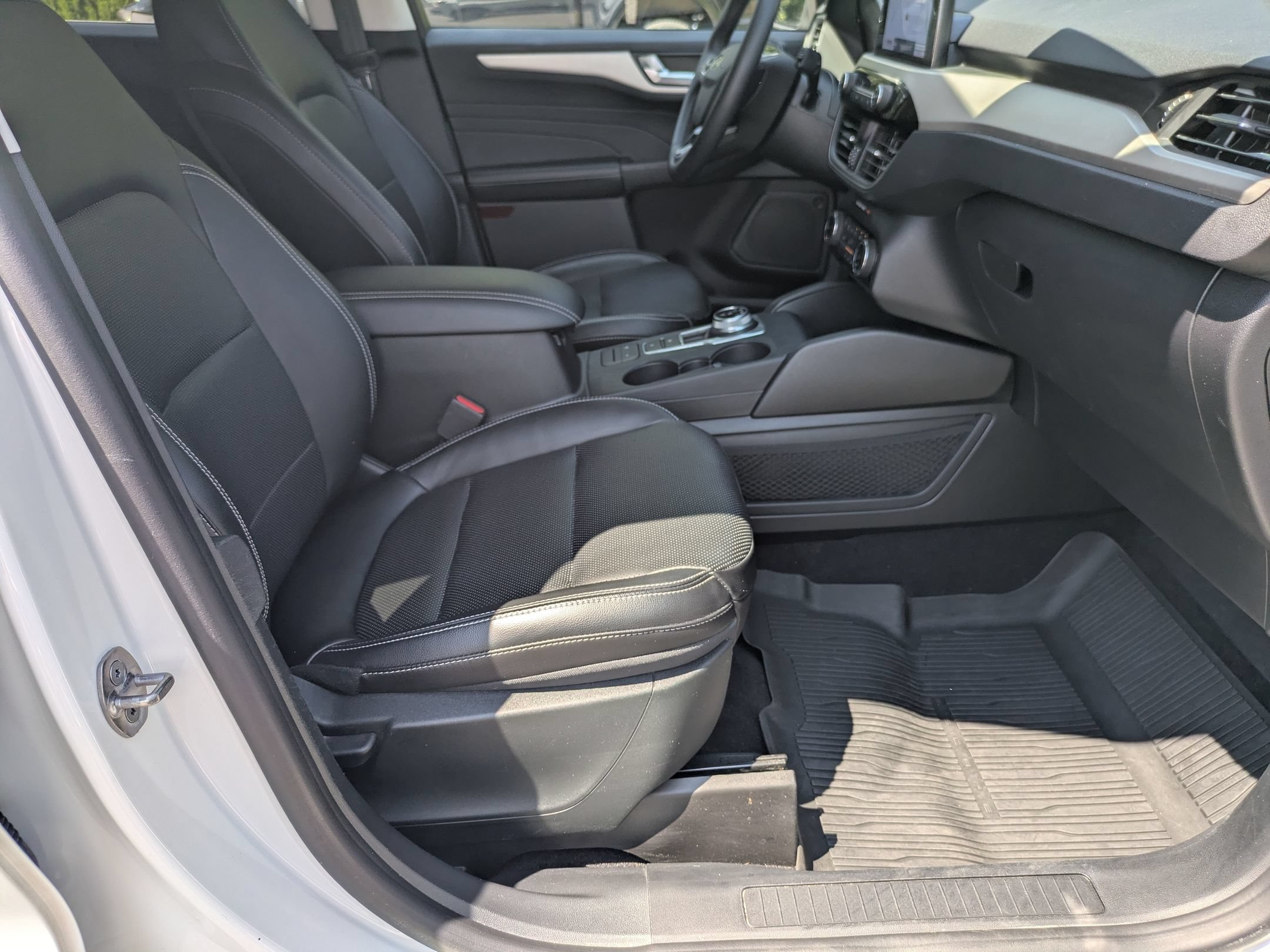 Certified 2022 Ford Escape SEL w/ Technology Package FWD image 41