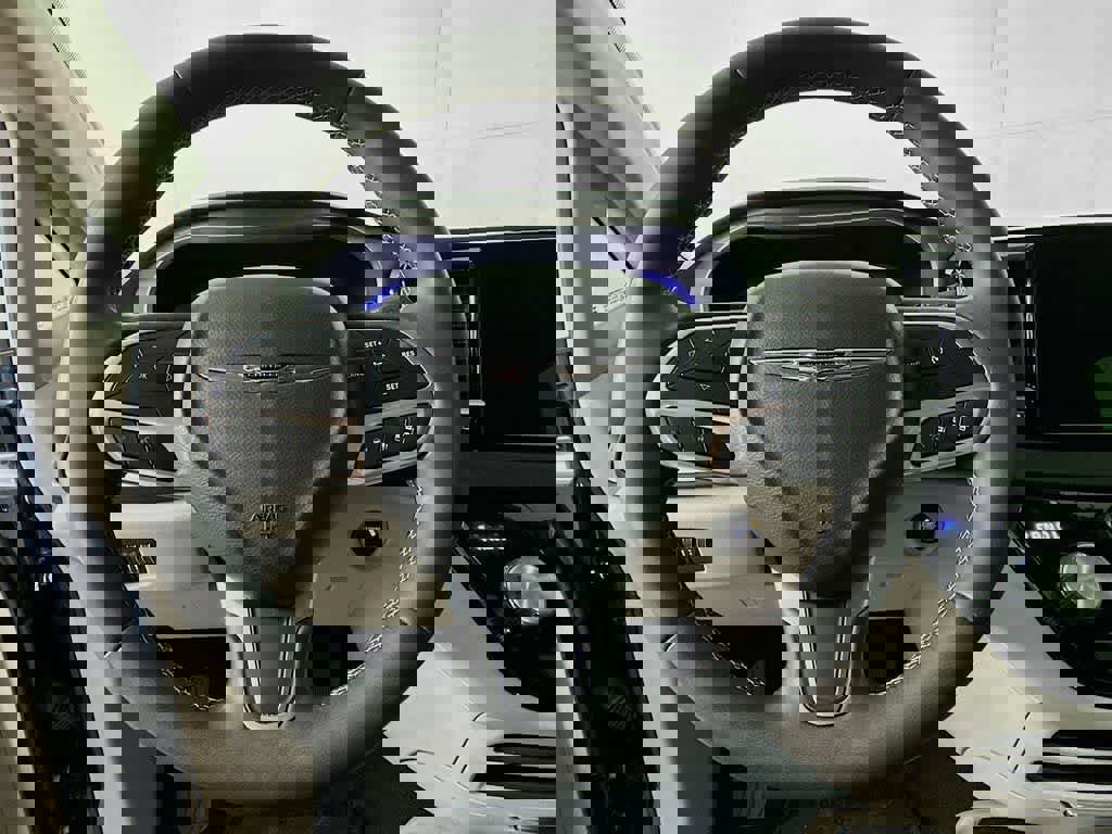 Used 2024 Chrysler Pacifica Touring-L image 16