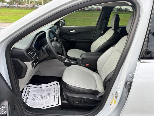 Certified 2025 Ford Escape Platinum w/ Premium Technology Package FWD image 13