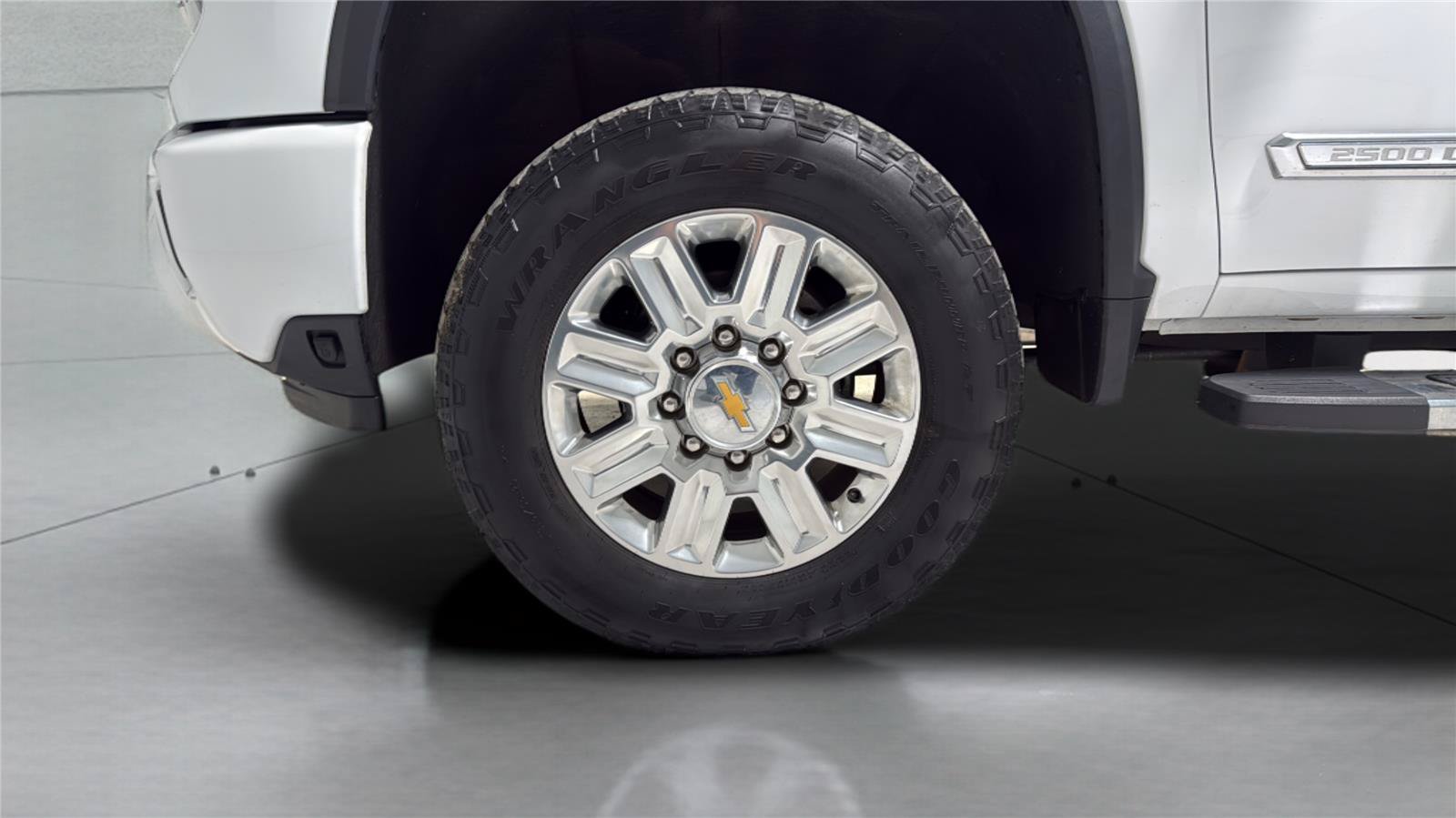 Used 2024 Chevrolet Silverado 2500 High Country w/ High Country Premium Package AWD/4WD image 32