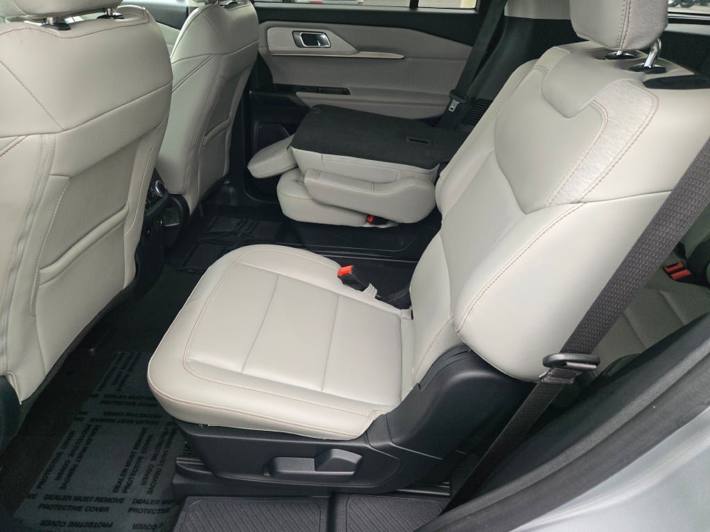 Certified 2025 Ford Explorer Active w/ Active Comfort Package AWD/4WD image 19