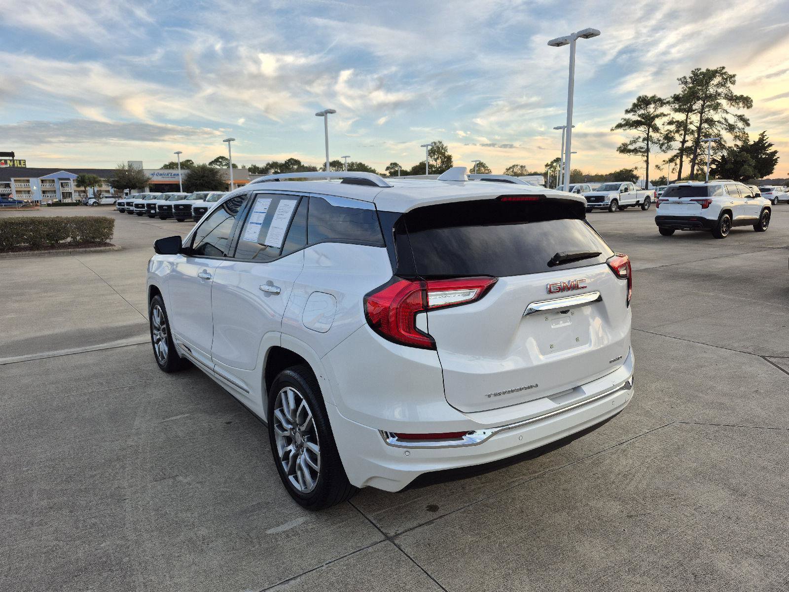 Used 2024 GMC Terrain Denali w/ Denali Premium Package image 3