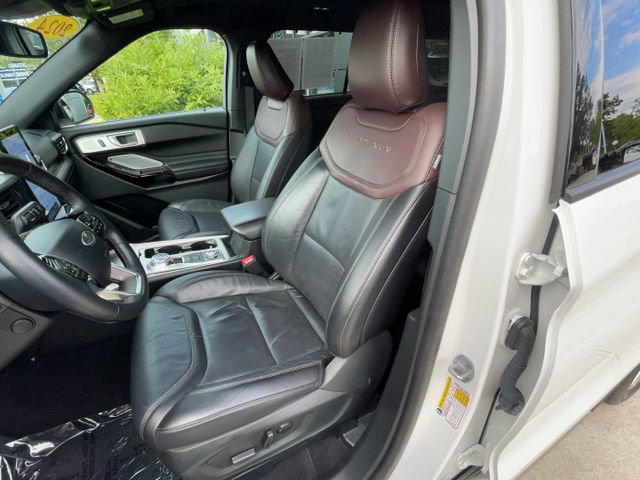 Certified 2024 Ford Explorer Platinum w/ Technology Package AWD/4WD image 14