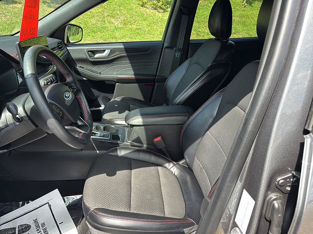 Certified 2023 Ford Escape ST-Line w/ Tech Pack #1 AWD/4WD image 11