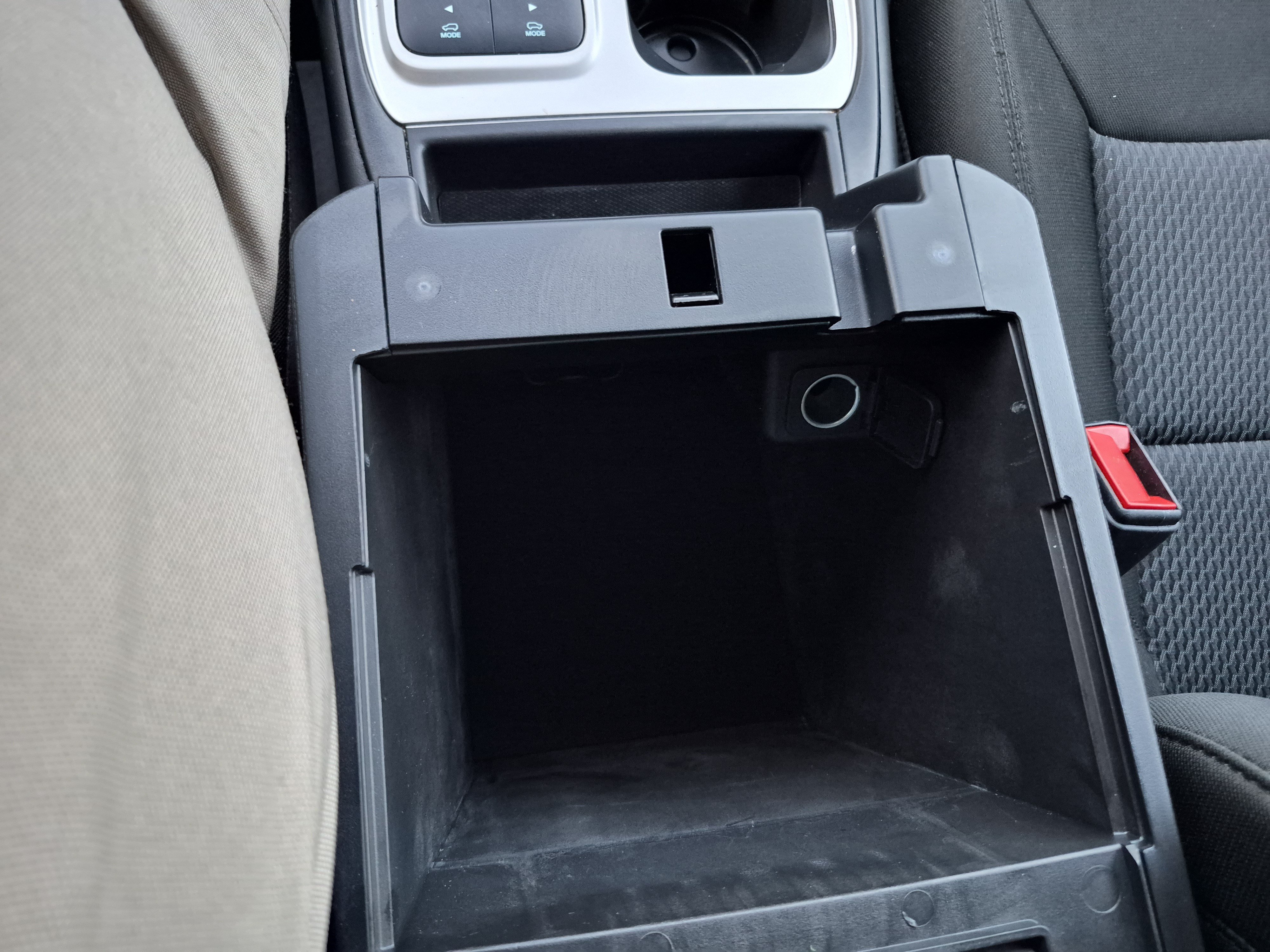 Certified 2024 Ford Explorer XLT RWD image 29