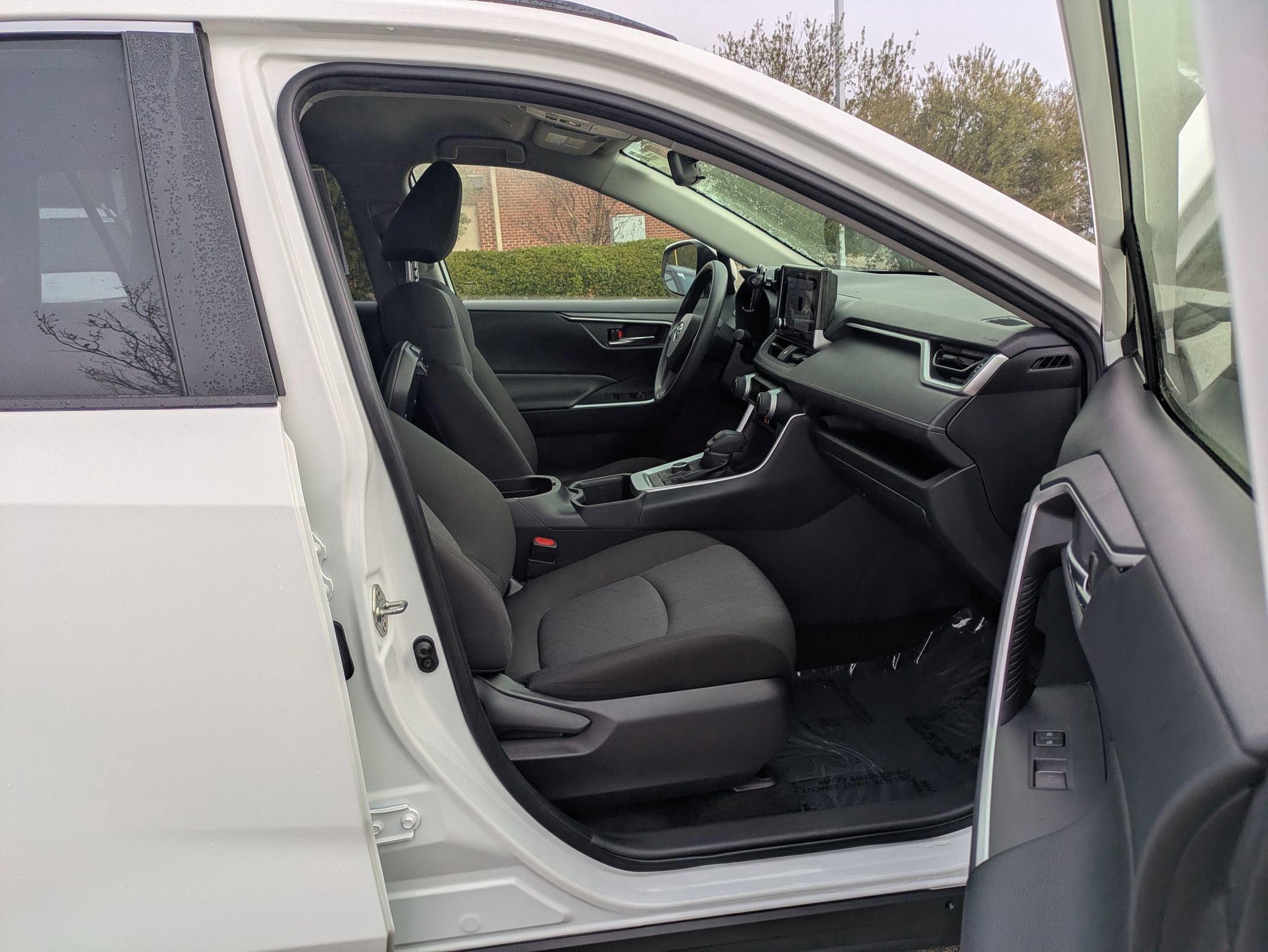 Used 2024 Toyota RAV4 XLE image 33