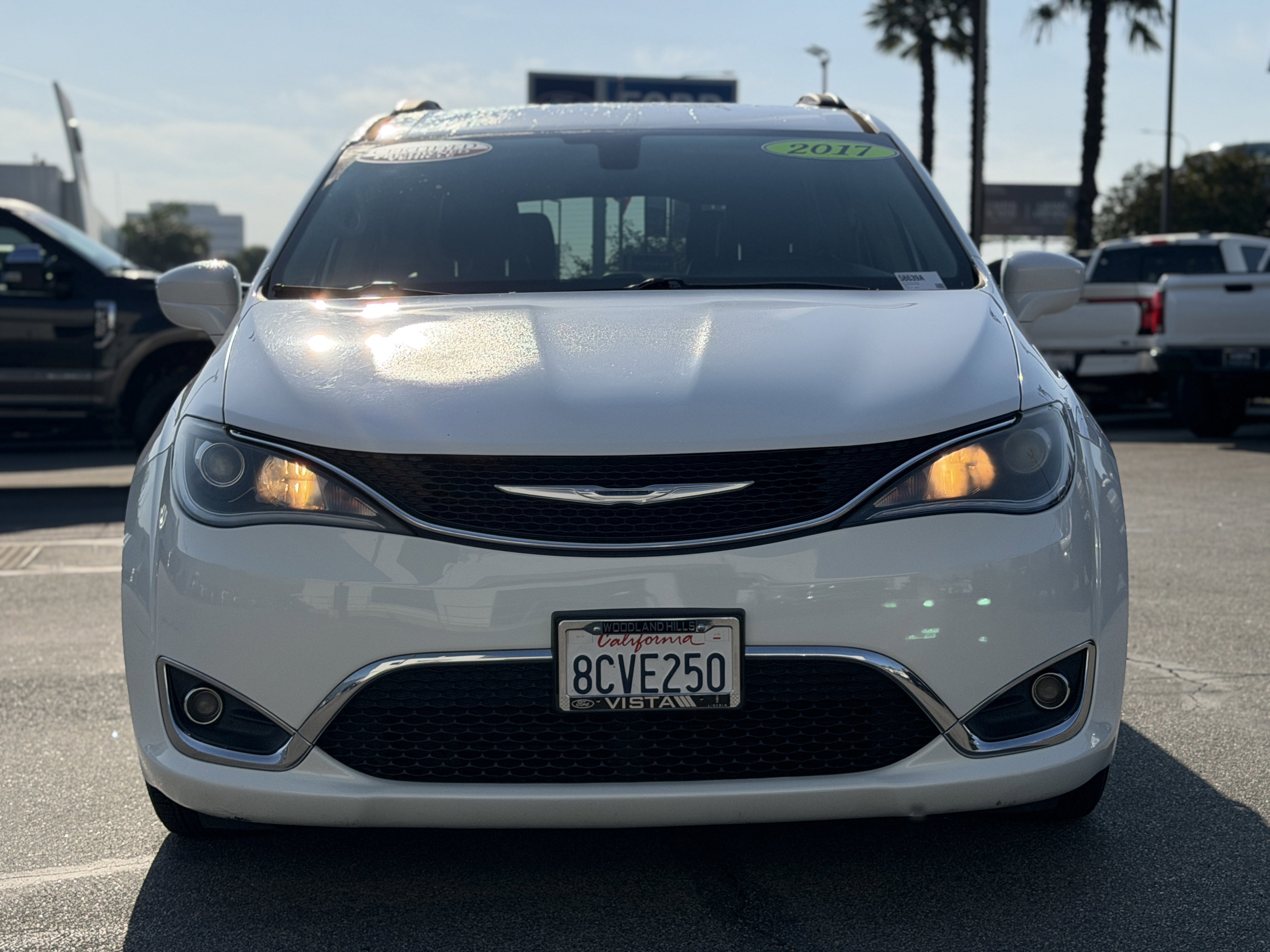 Used 2017 Chrysler Pacifica Touring-L image 8