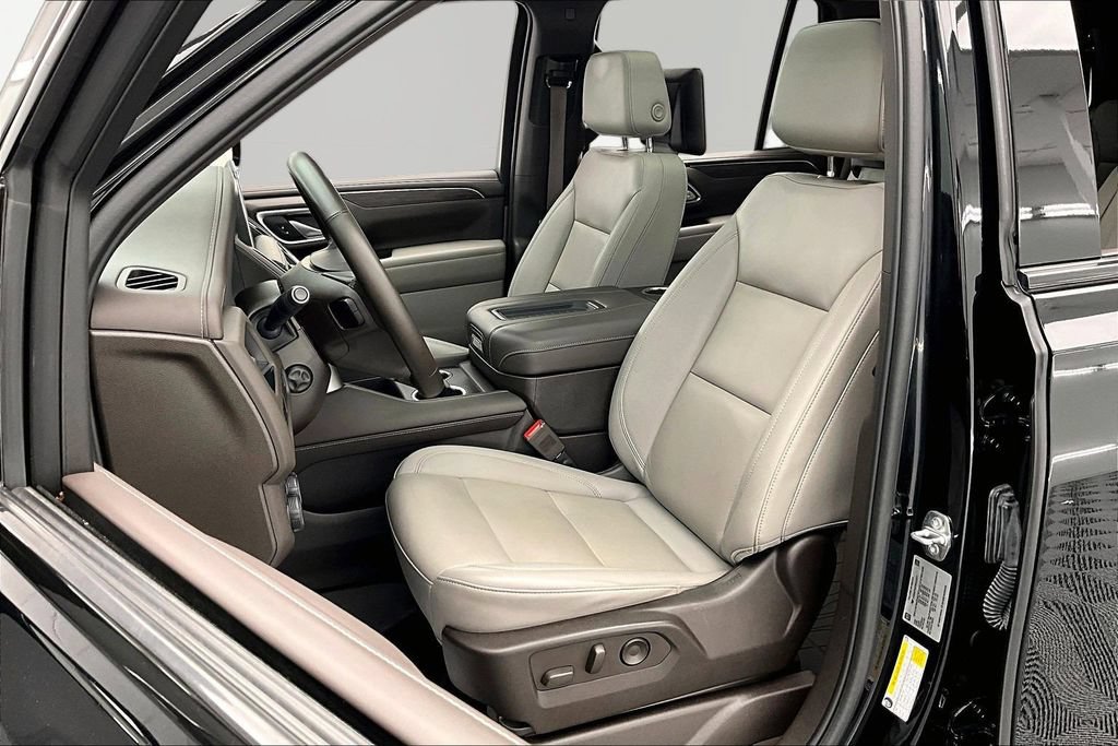 Used 2024 Chevrolet Tahoe Z71 w/ Luxury Package AWD/4WD image 25