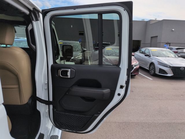 Used 2019 Jeep Wrangler Unlimited Sahara AWD/4WD image 16