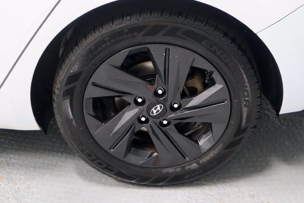 Used 2022 Hyundai Elantra SEL FWD image 17