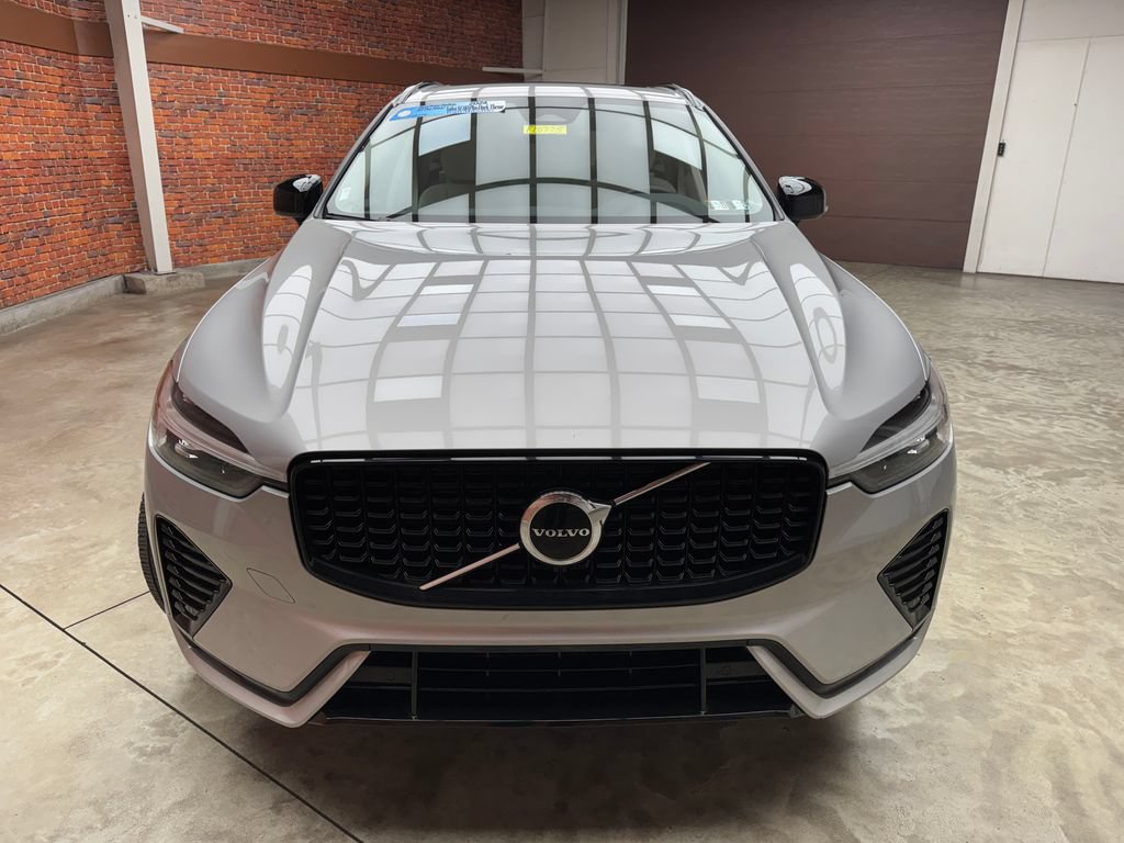 Used 2024 Volvo XC60 B5 Core w/ Protection Package Premier AWD/4WD image 7