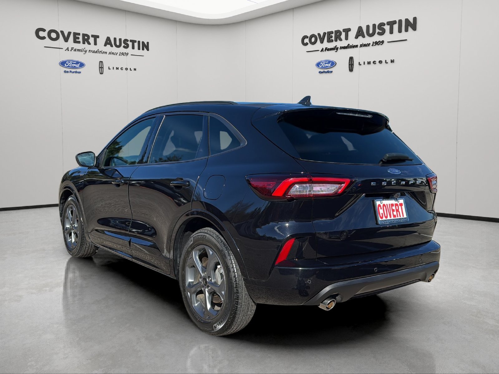 Certified 2023 Ford Escape ST-Line w/ Tech Pack #1 FWD image 3