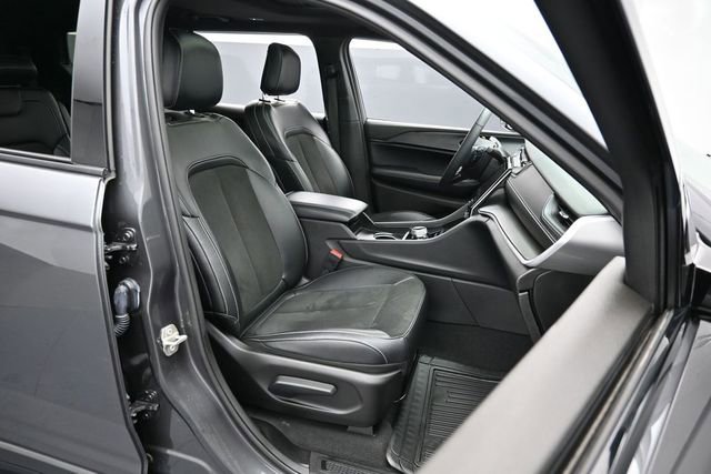 Used 2023 Jeep Grand Cherokee L Altitude AWD/4WD image 30