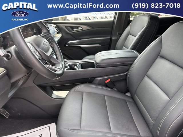 Used 2025 Chevrolet Traverse LT w/ Midnight/Sport Edition FWD image 19