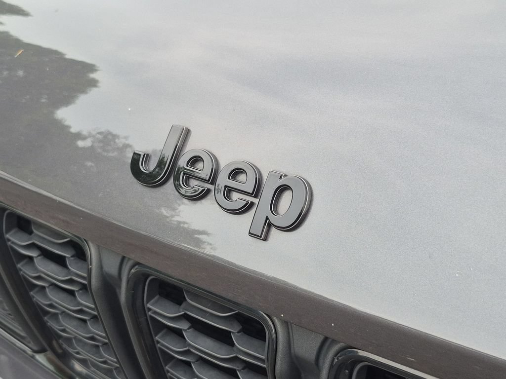 Used 2023 Jeep Grand Cherokee L Limited w/ Black Appearance Package AWD/4WD image 31