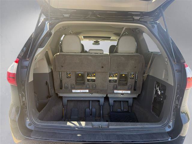 Used 2017 Toyota Sienna XLE w/ XLE Navigation Package FWD image 24