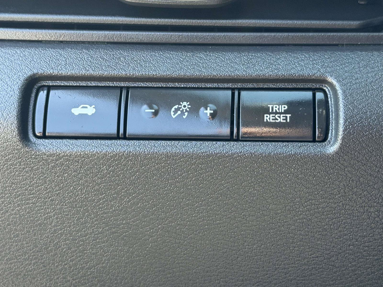 Used 2024 Nissan Altima 2.5 SV FWD image 15