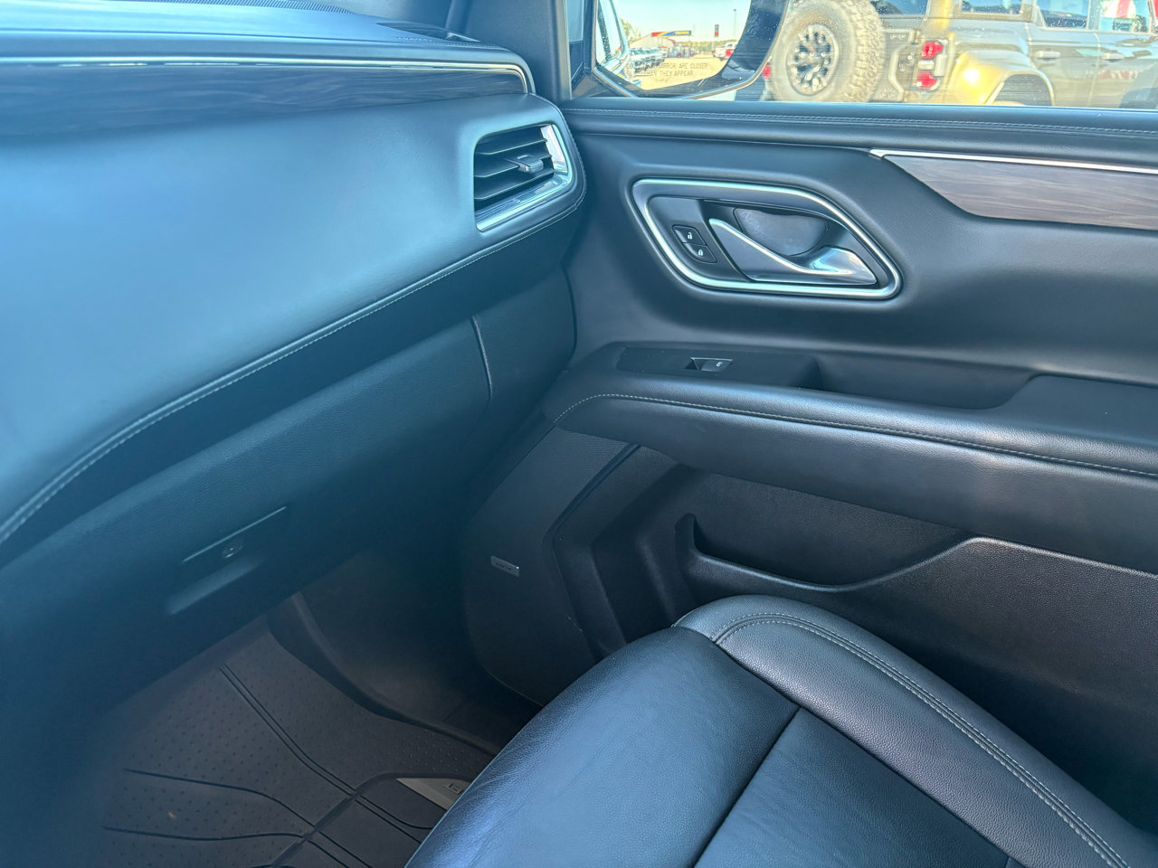 Used 2023 Chevrolet Tahoe LT w/ Luxury Package image 24