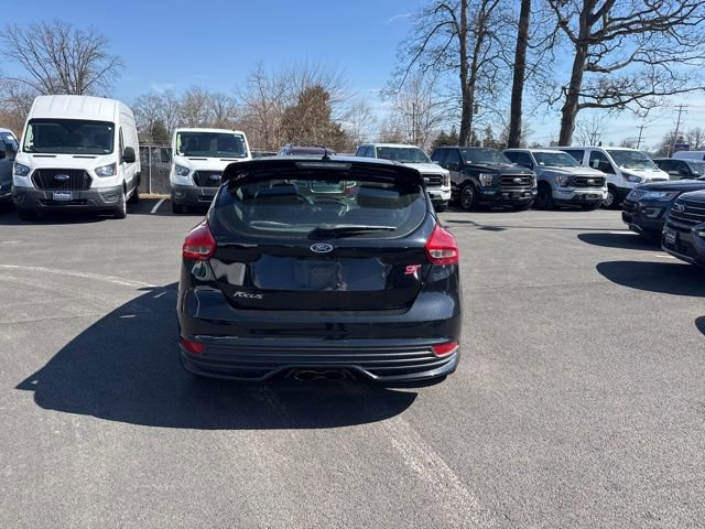 Certified 2017 Ford Focus ST FWD image 4