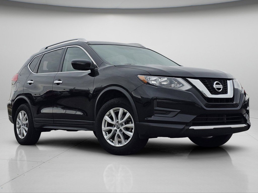 Used 2017 Nissan Rogue SV image 2