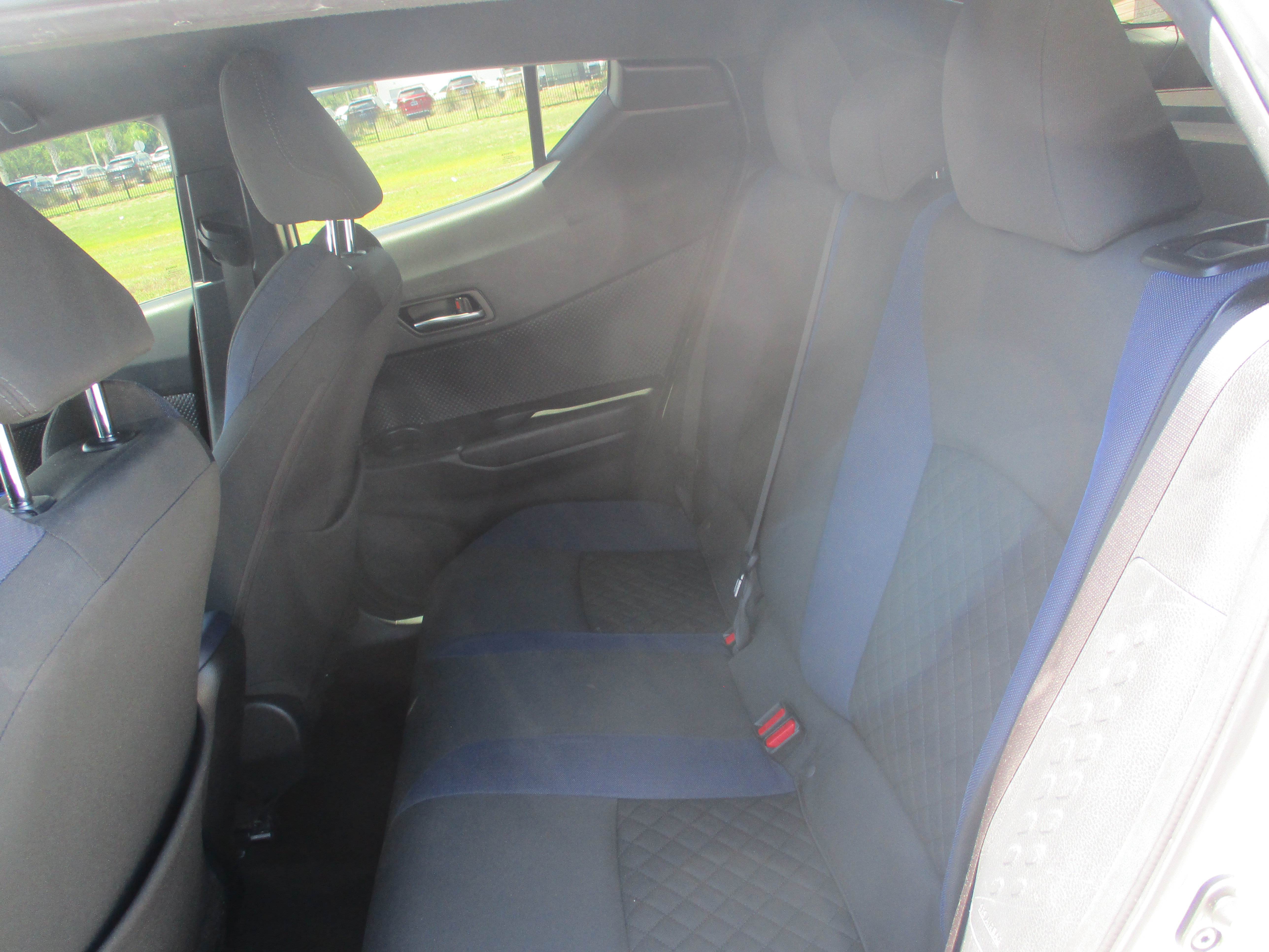 Used 2020 Toyota C-HR XLE FWD image 11