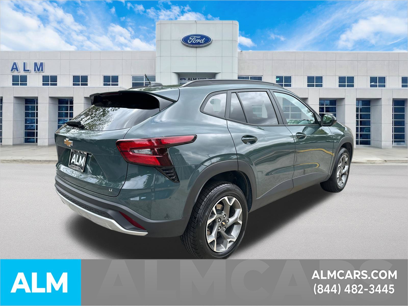 Used 2025 Chevrolet Trax LT FWD image 6