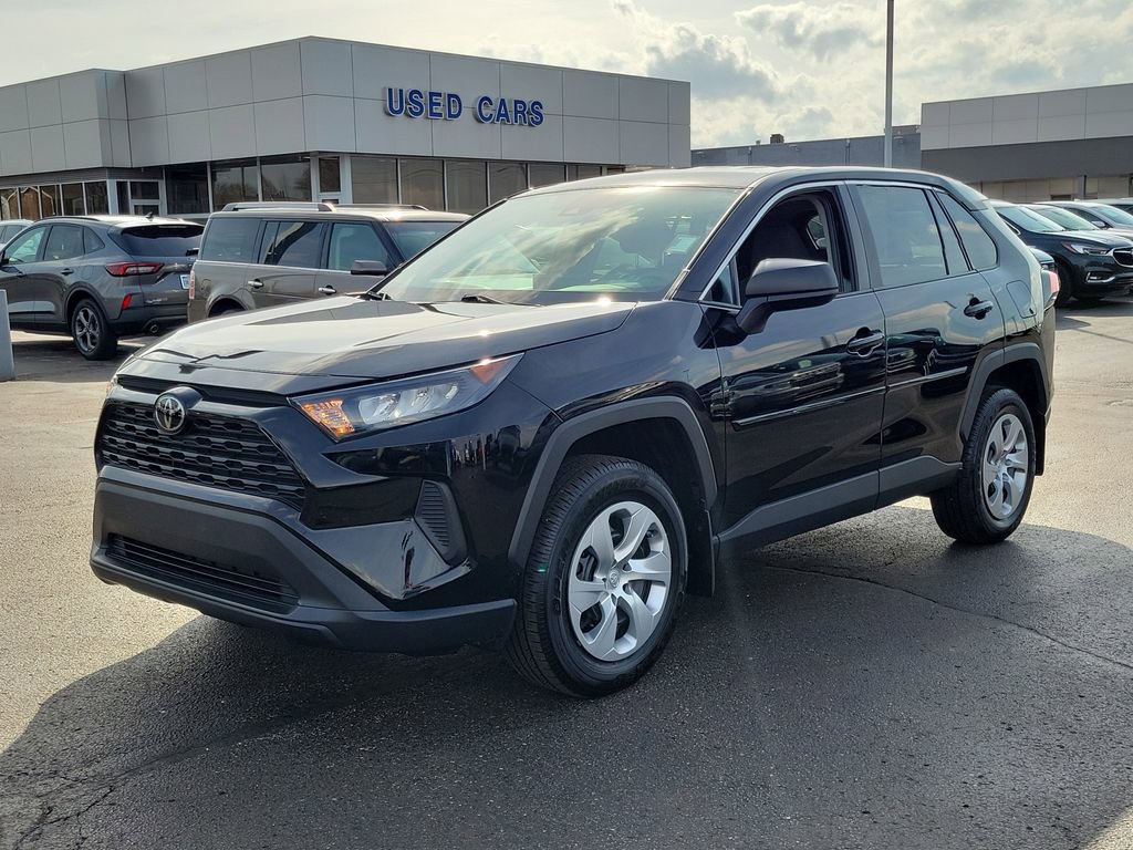 Used 2022 Toyota RAV4 LE image 8