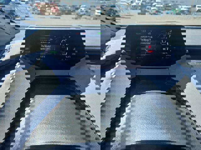 Used 2024 Toyota Prius LE AWD/4WD image 11