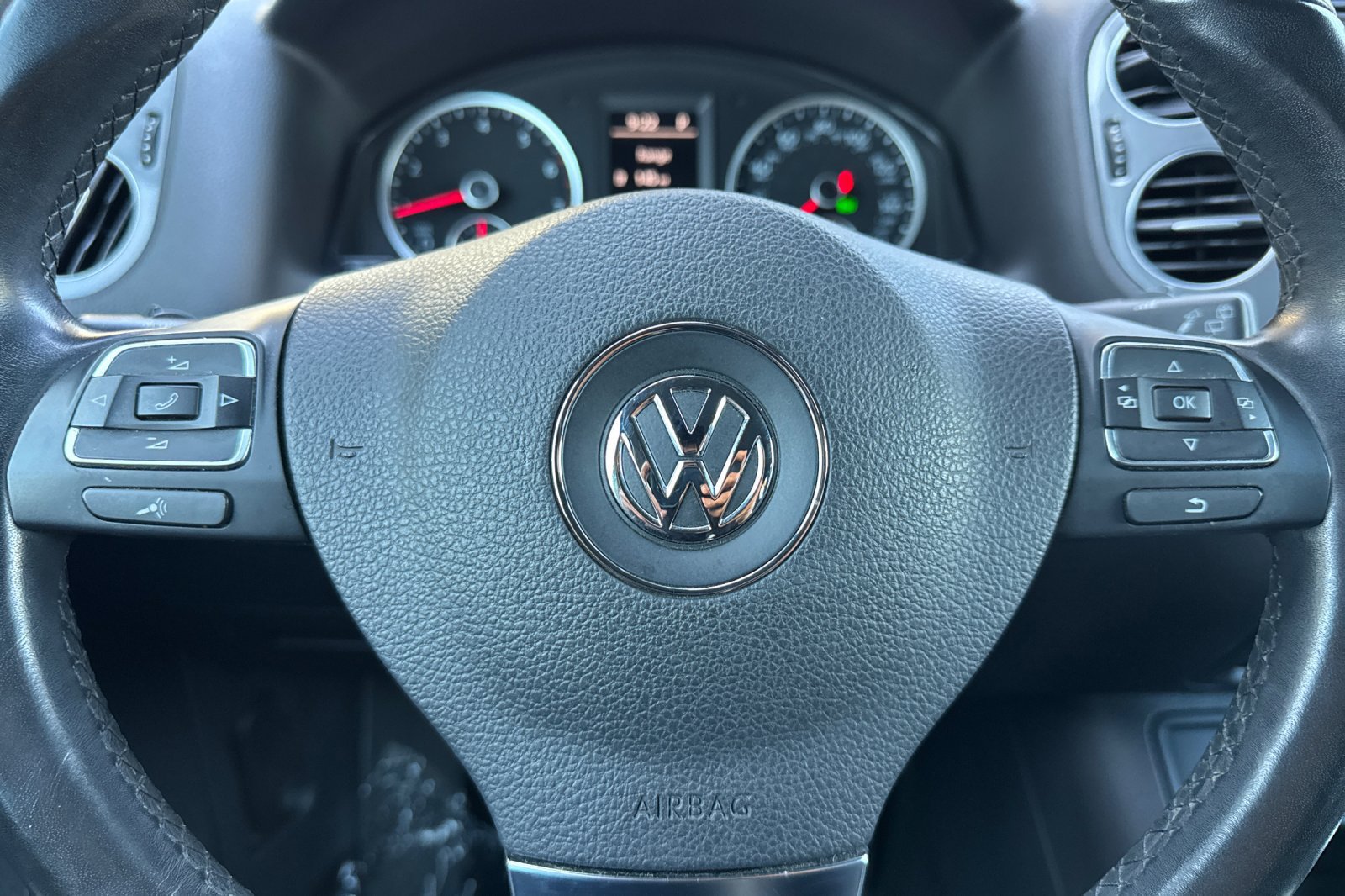 Used 2017 Volkswagen Tiguan S FWD image 24