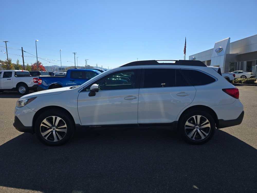 Used 2018 Subaru Outback 3.6R Limited image 2