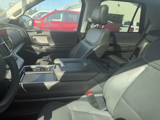 Certified 2025 Ford Expedition Active AWD/4WD image 3
