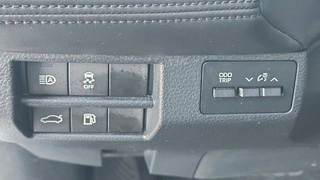 Used 2021 Toyota Avalon XLE w/ Moonroof Package image 10