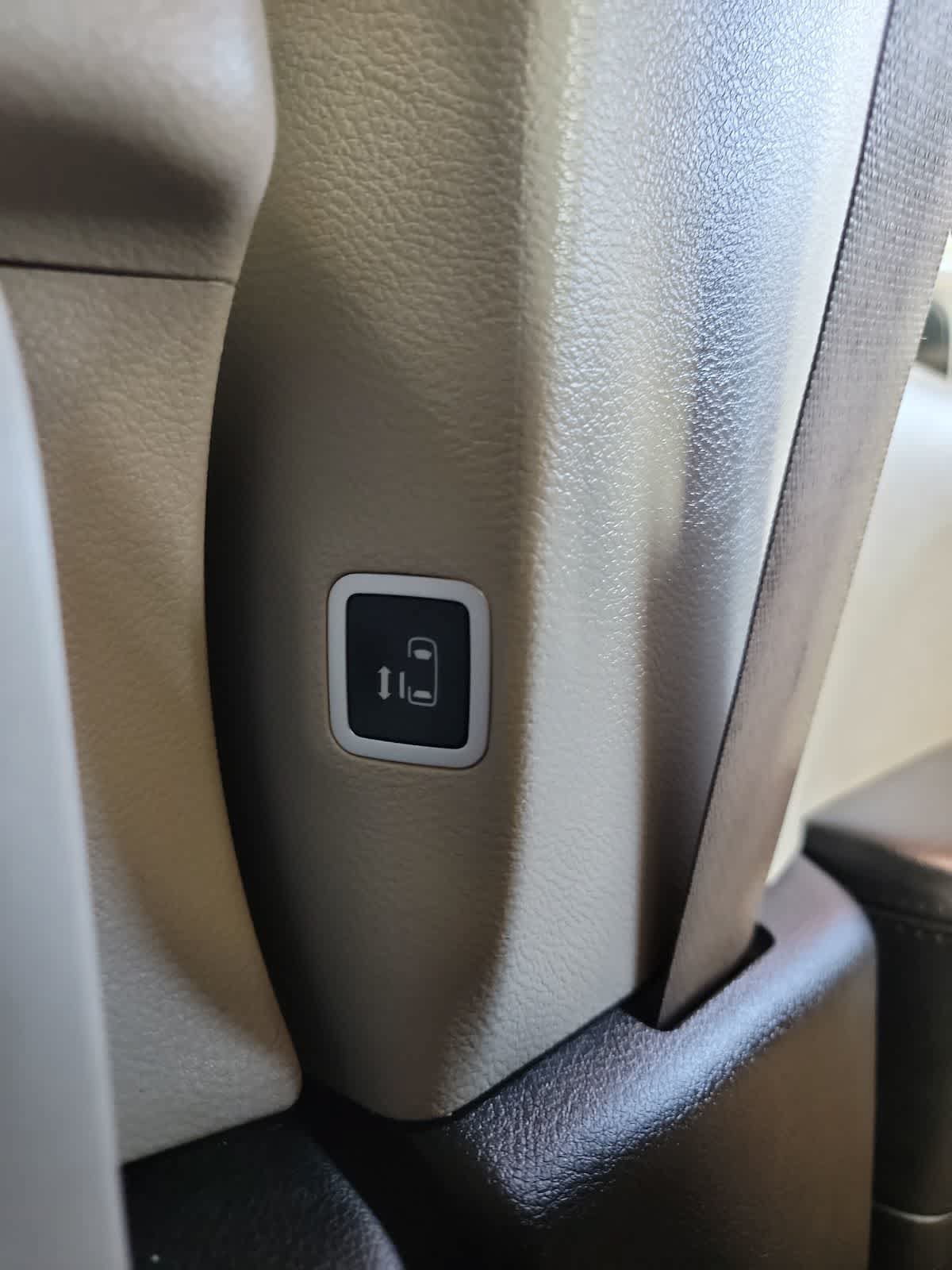 Used 2020 Chrysler Pacifica Limited FWD image 36