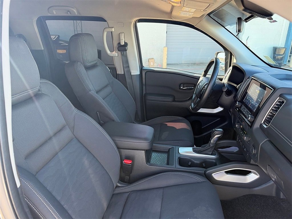 Used 2024 Nissan Frontier SV w/ SV Convenience Package image 14