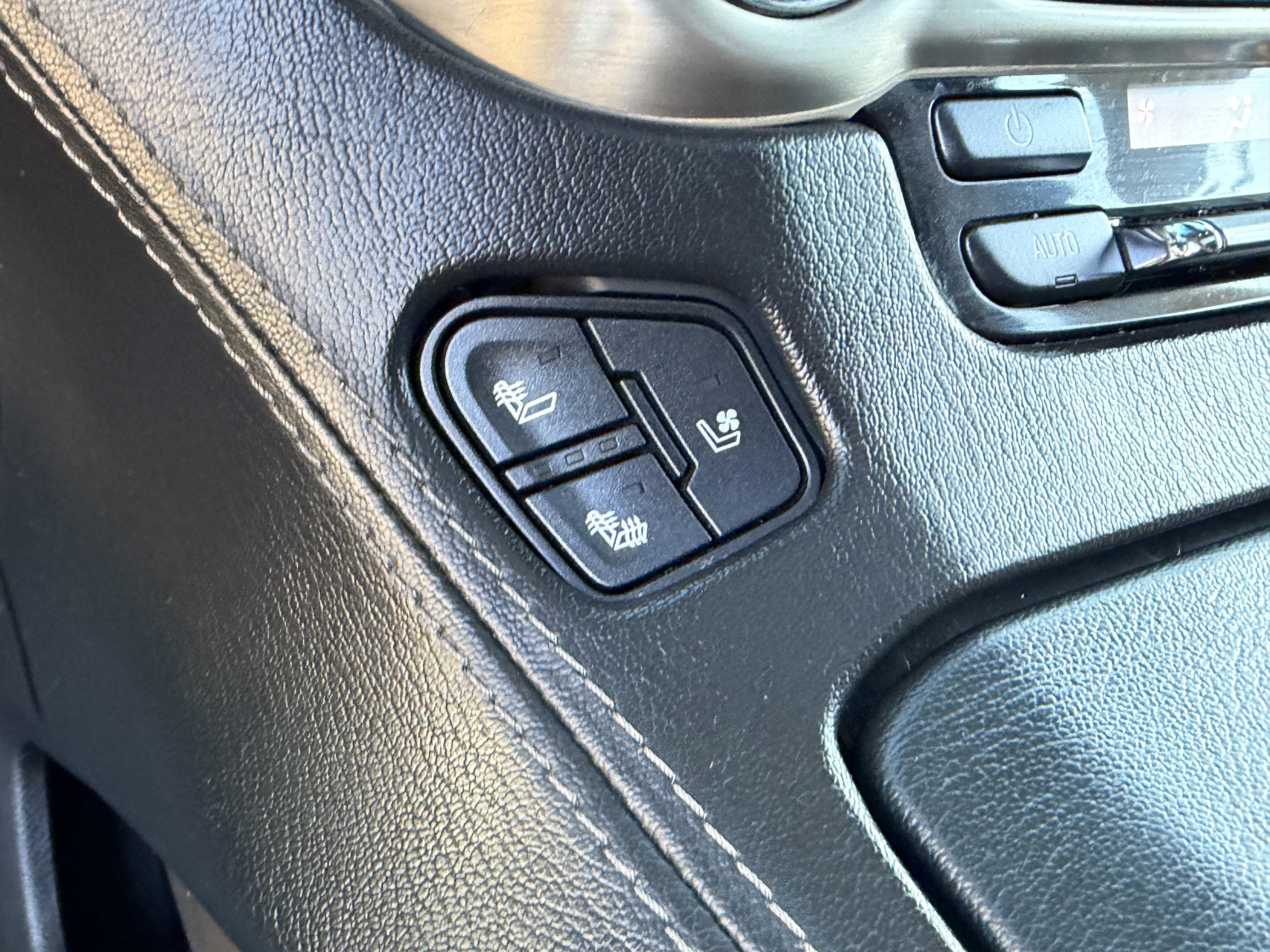 Used 2018 GMC Yukon Denali w/ Denali Ultimate Package image 15