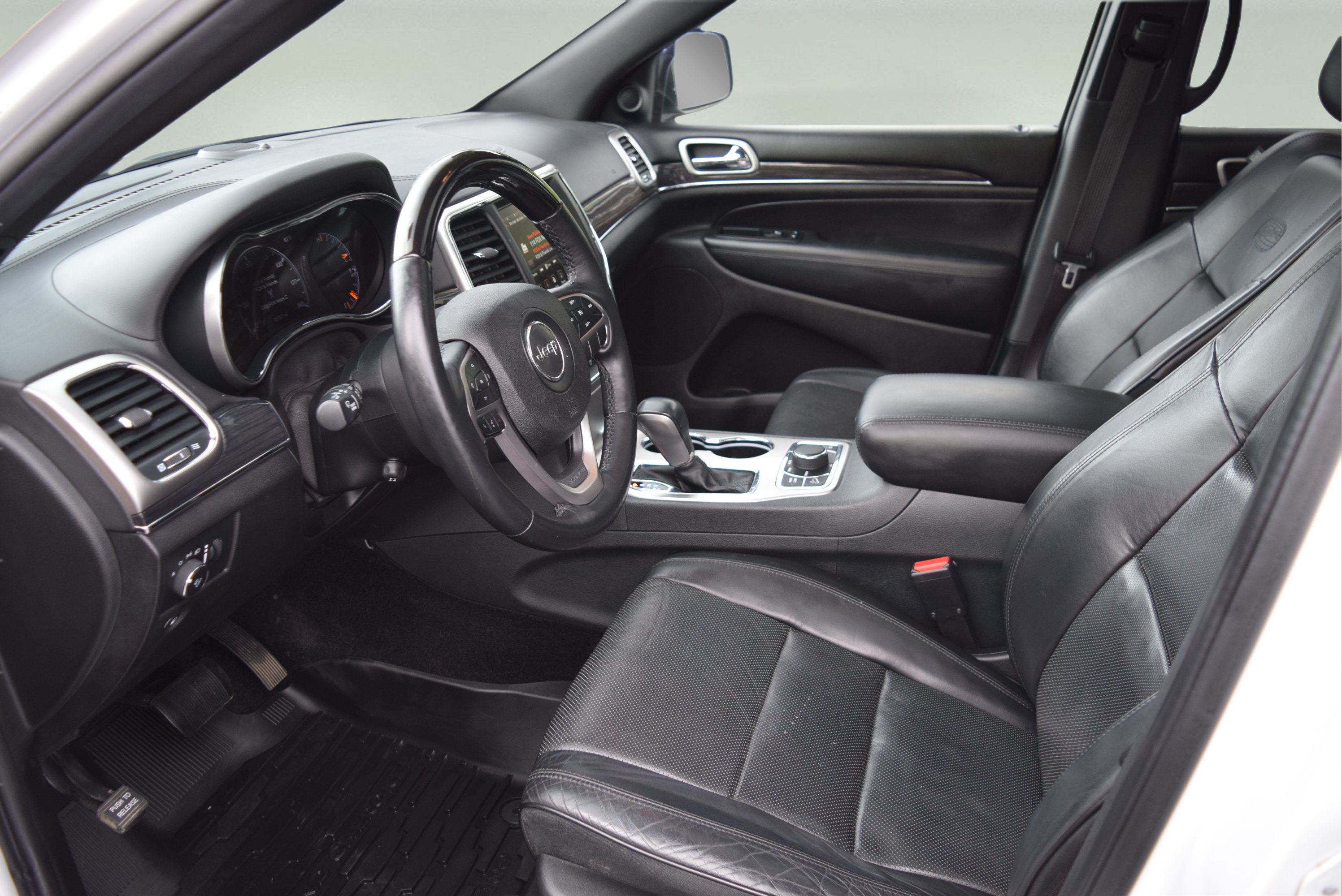 Used 2018 Jeep Grand Cherokee Overland AWD/4WD image 10