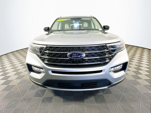 Certified 2024 Ford Explorer XLT w/ Equipment Group 202A AWD/4WD image 5