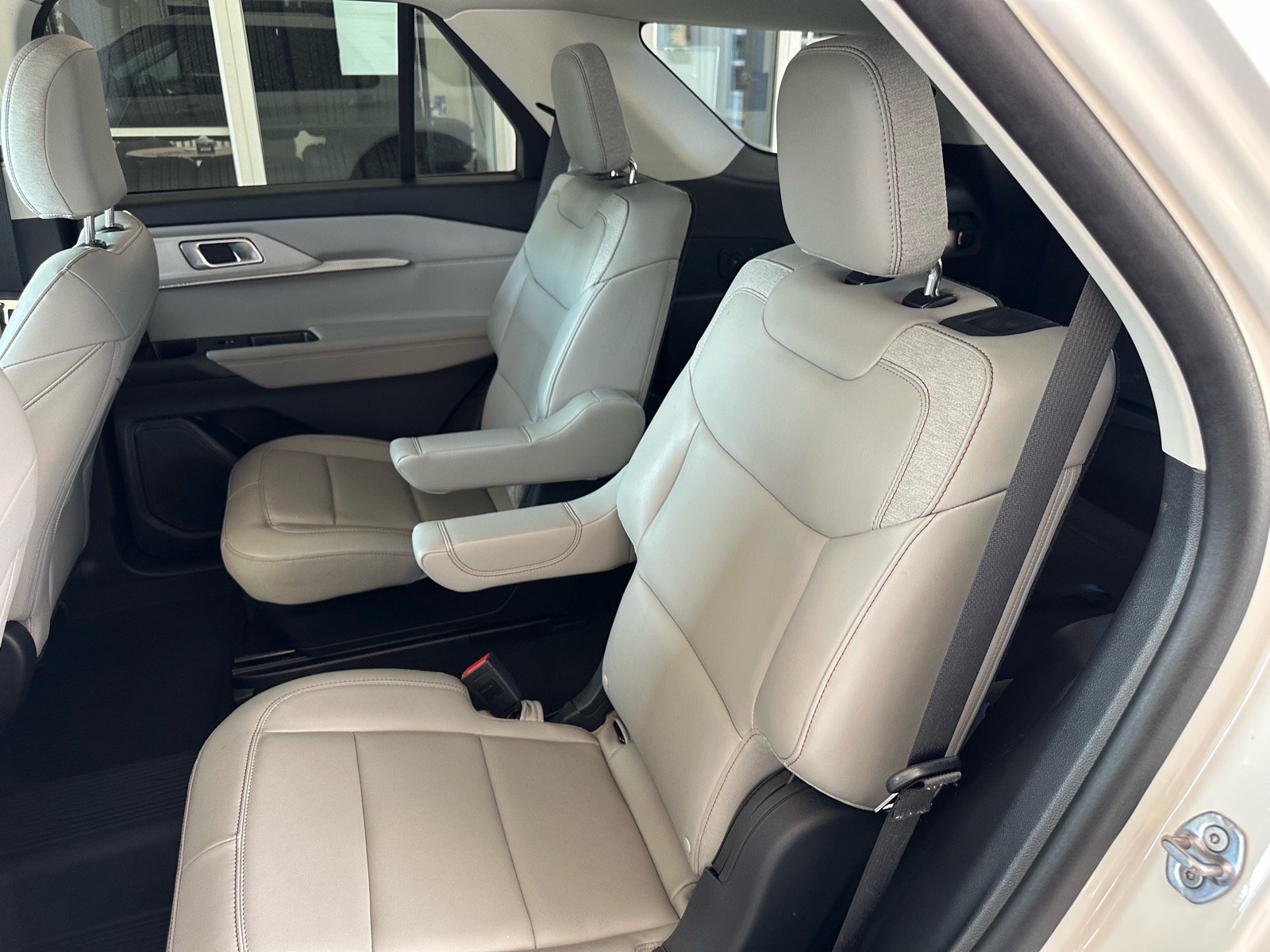 Certified 2025 Ford Explorer Active w/ Active Comfort Package RWD image 24