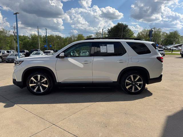 Used 2025 Honda Pilot Touring image 4