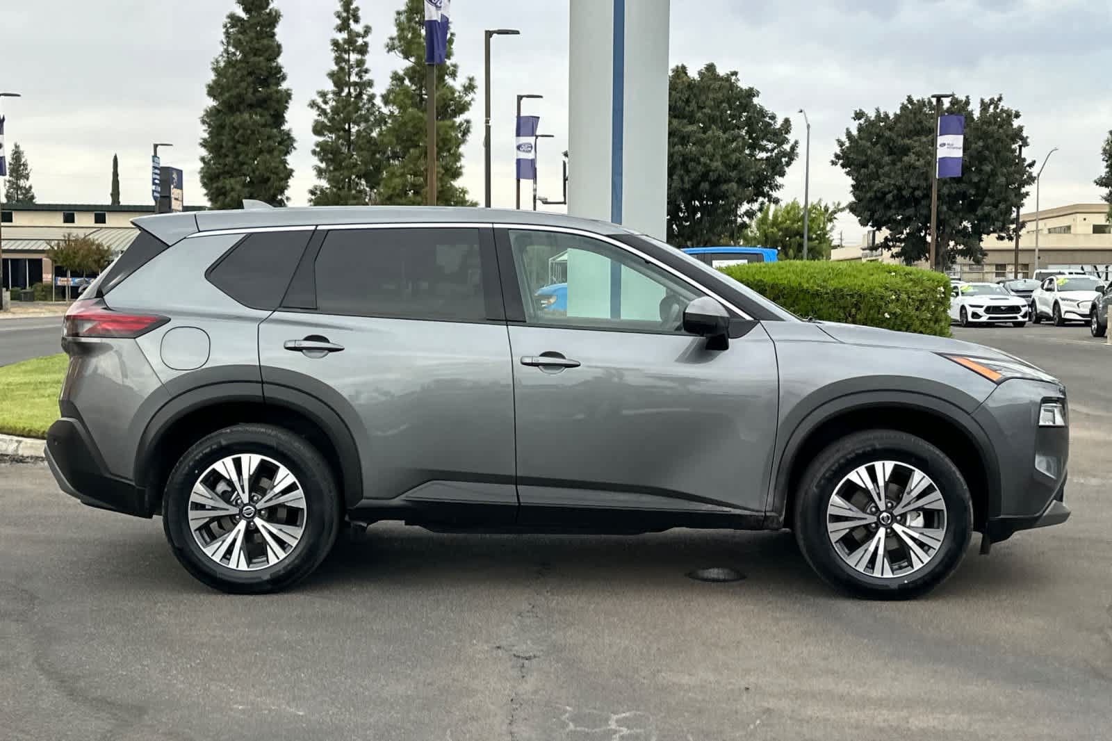 Used 2021 Nissan Rogue SV FWD image 9