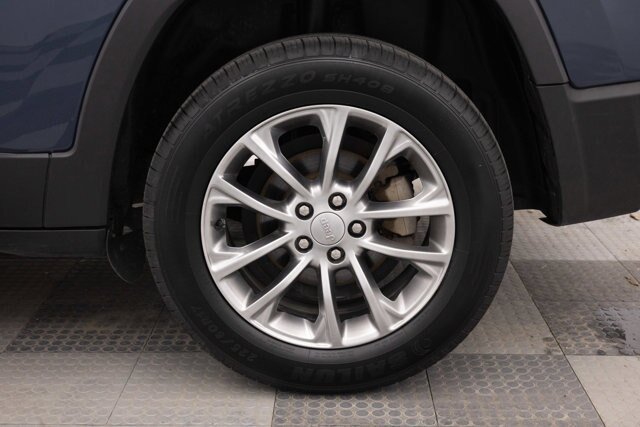 Used 2021 Jeep Cherokee Latitude Plus FWD image 16