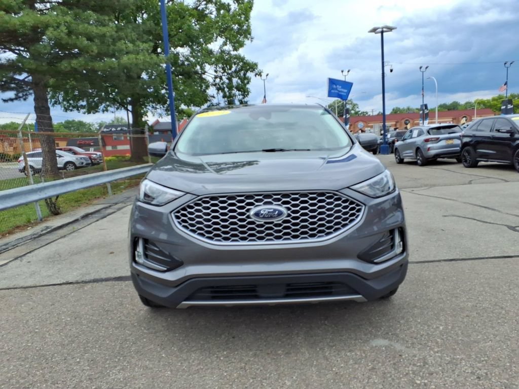 Certified 2024 Ford Edge SEL w/ Convenience Package AWD/4WD image 3