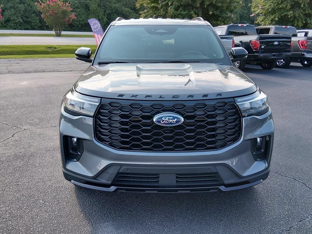 Certified 2025 Ford Explorer ST-Line w/ ST-Line Street Pack AWD/4WD image 9