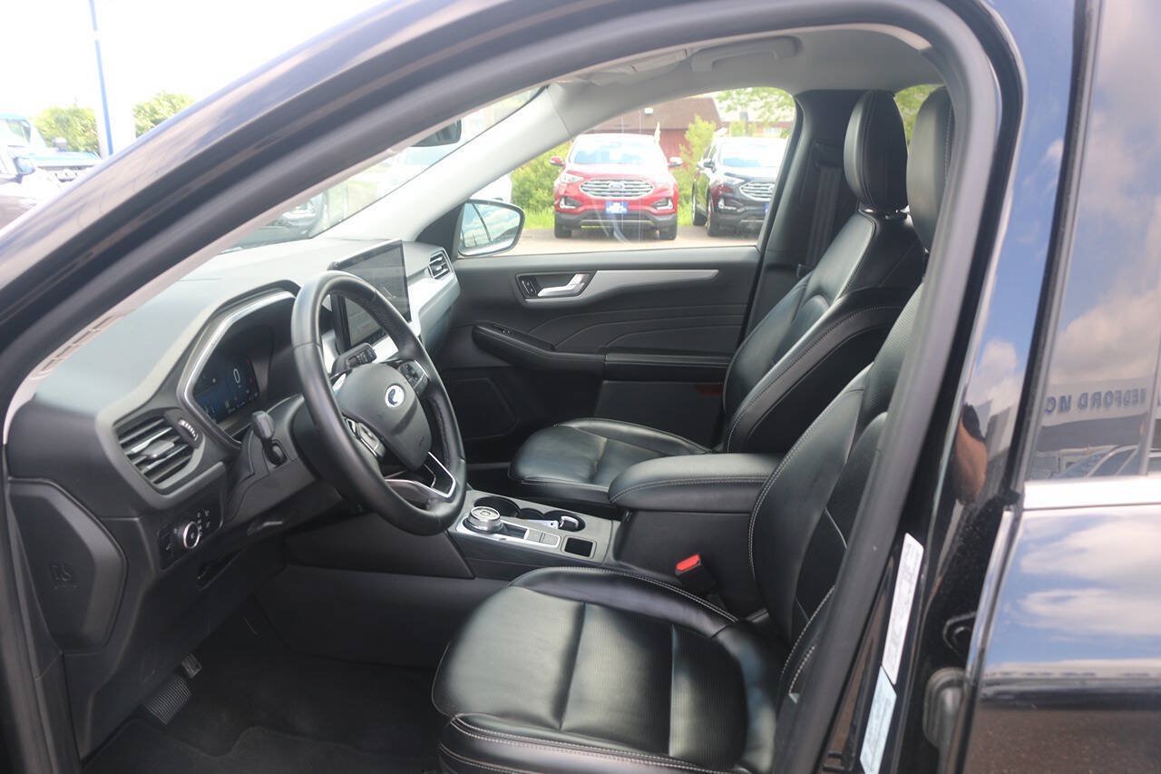 Certified 2024 Ford Escape Platinum AWD/4WD image 33