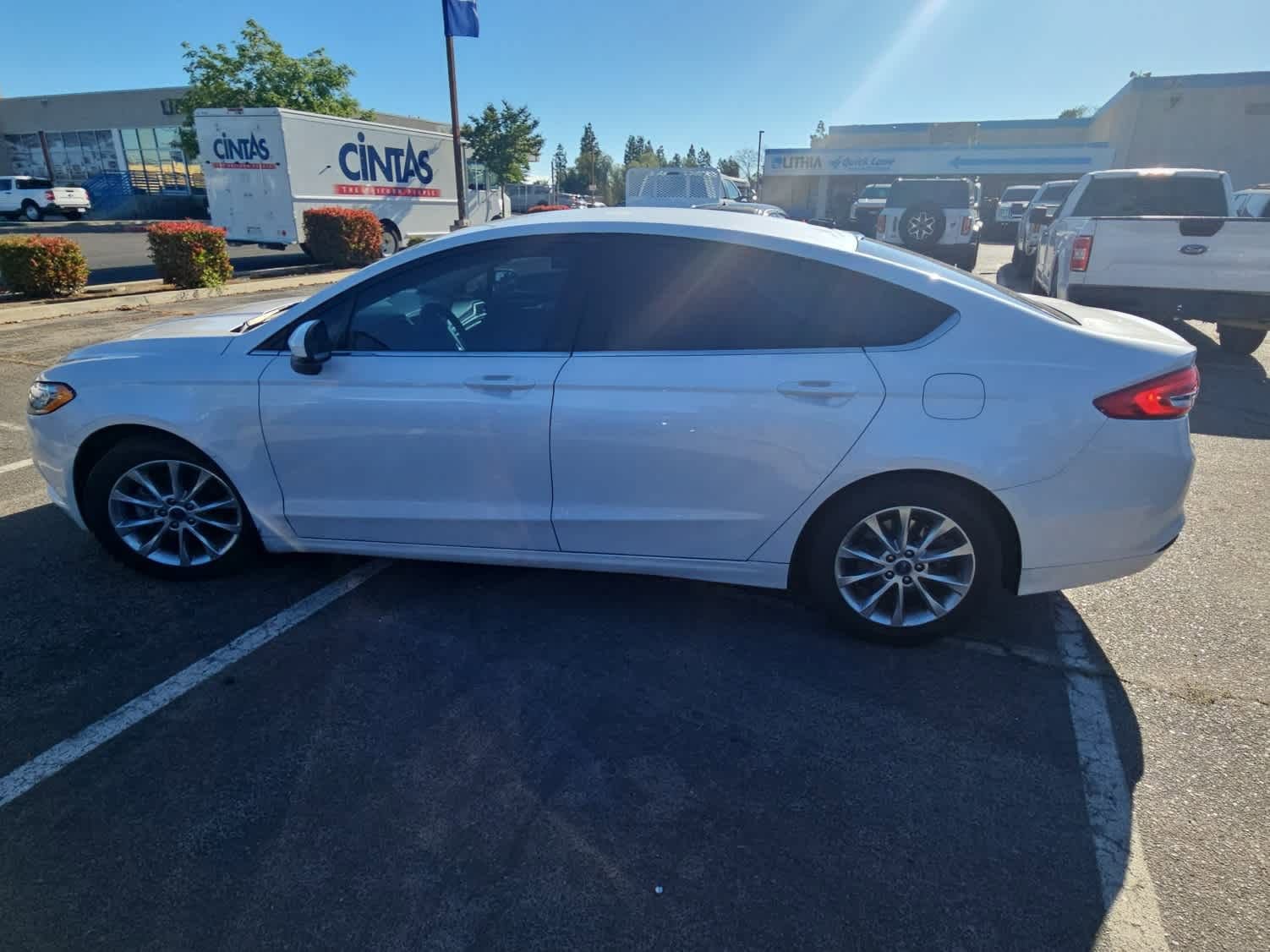 Certified 2017 Ford Fusion SE w/ Fusion SE Technology Package image 5